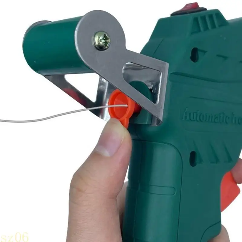 

Q2Q4 Precise Electric Soldering Iron , Handheld Welding Tool Auto Temperature Adjust for Circuit Board Repairs Tool