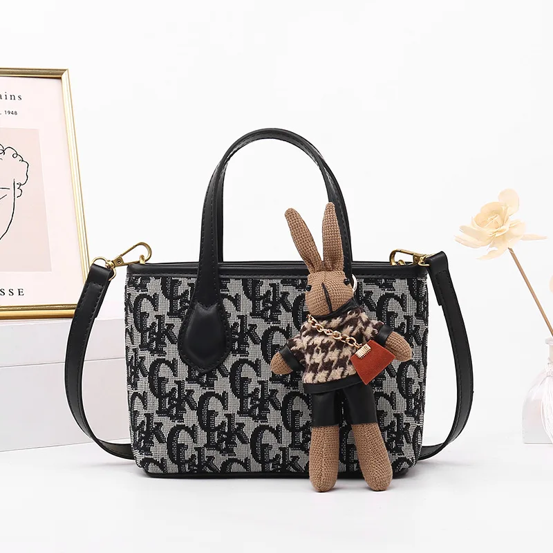 

Повседневная женская сумка для студентов. Практичная сумка через плечо для жизни в кампусе и повседневной деятельности.