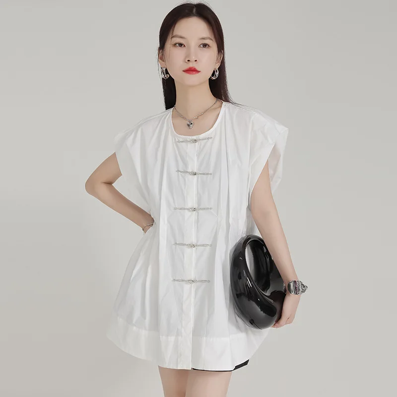 

New Chinese style metal buckle sleeveless pleated silhouette loose fitting women's shirt design, medium length chic shirt