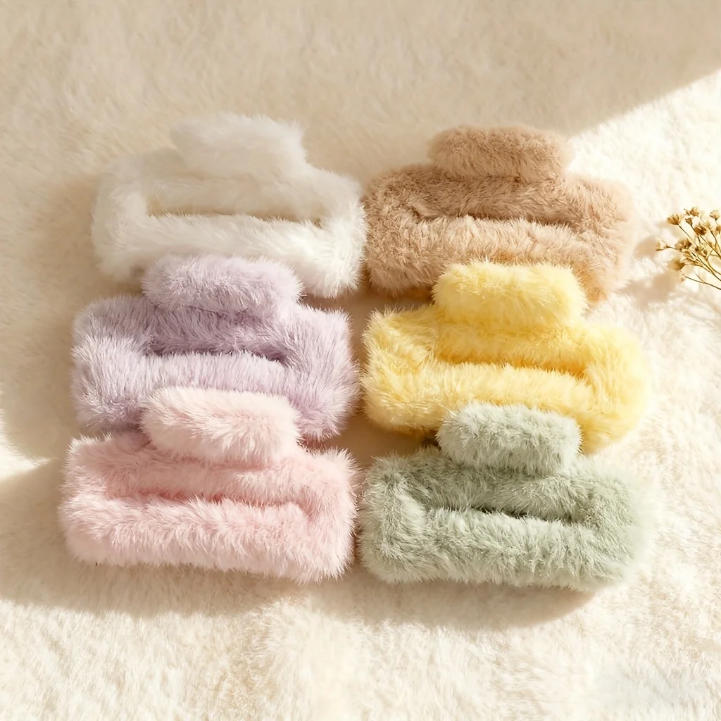 

4-Piece Set of Random Color Autumn and Winter Plush Hair Clips, Simple Square Shark Clips, Large Plush Hair Claws for Back of Head, Non-Slip, Durable, Non-Damaging Hair Accessories
