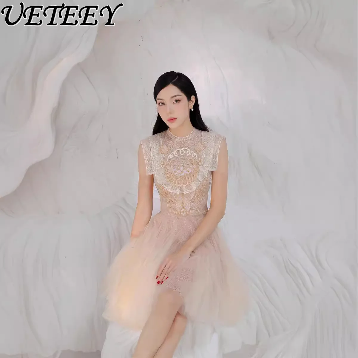 فستان تنحيف صيفي 2025 بلون الشمبانيا عالي الخصر بدون أكمام ومطرز على شكل فراشة شبكي منتفخ للحفلات فساتين قصيرة للأميرات