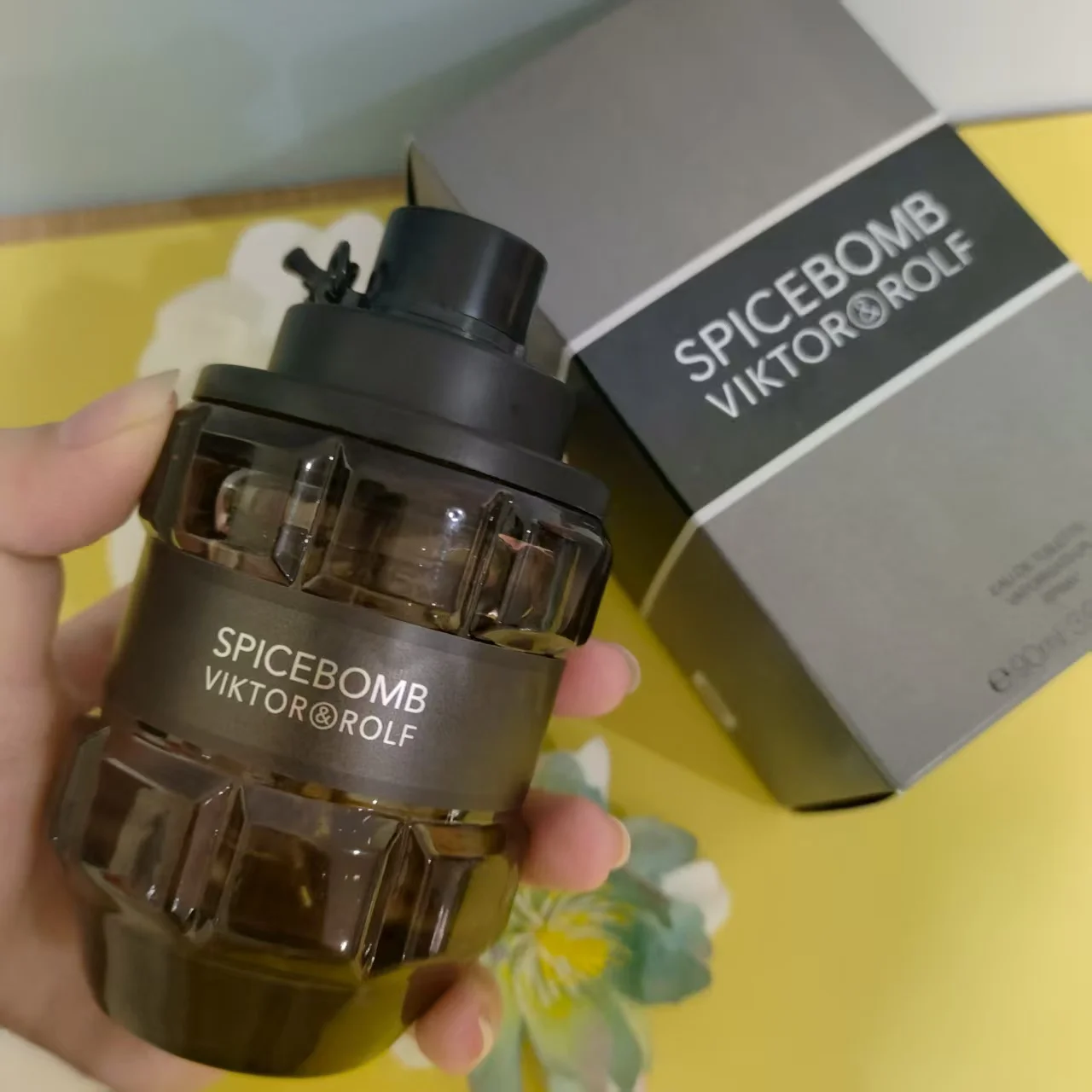 

Viktor&Rolf — туалетная вода Spicebob — натуральный аромат, стойкий аромат, подходит для любого случая