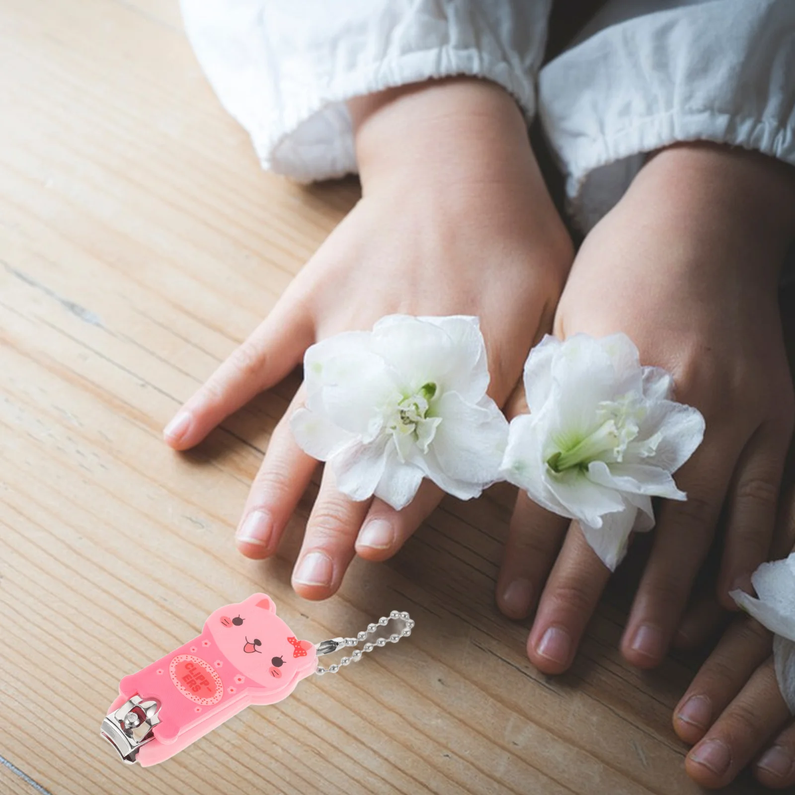 

Portable Cartoon Nail Clipper Lovely Panda Cat Bear Design Random Color Small Manicure Tools Handy Nailcutter Kids Girls