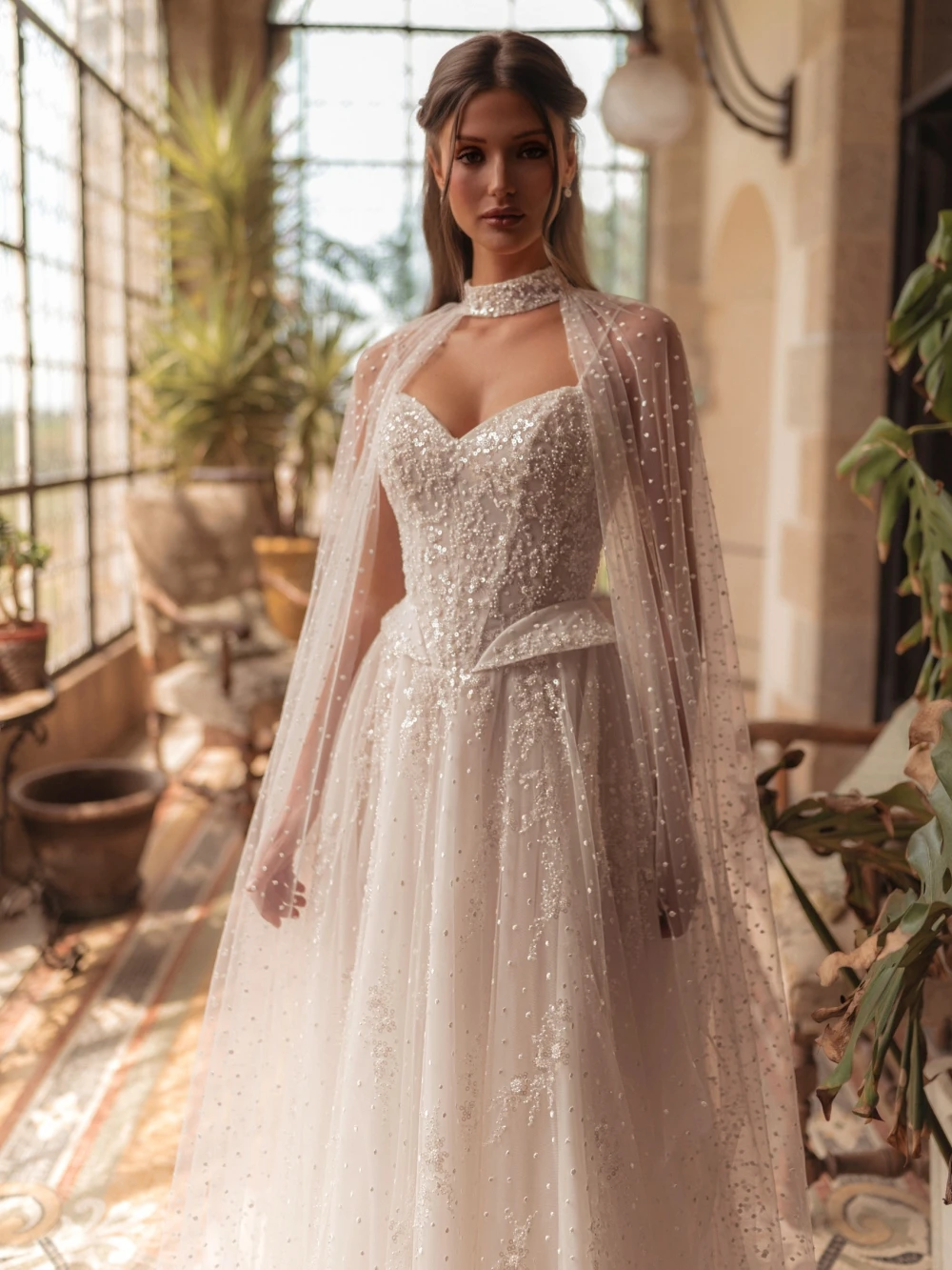 ประณีตลูกปัด A-Line ลูกไม้ชุดแต่งงานยาว Cape Sweetheart คอชุดเจ้าสาวที่กําหนดเอง Charming ชุดสําหรับเจ้าสาว