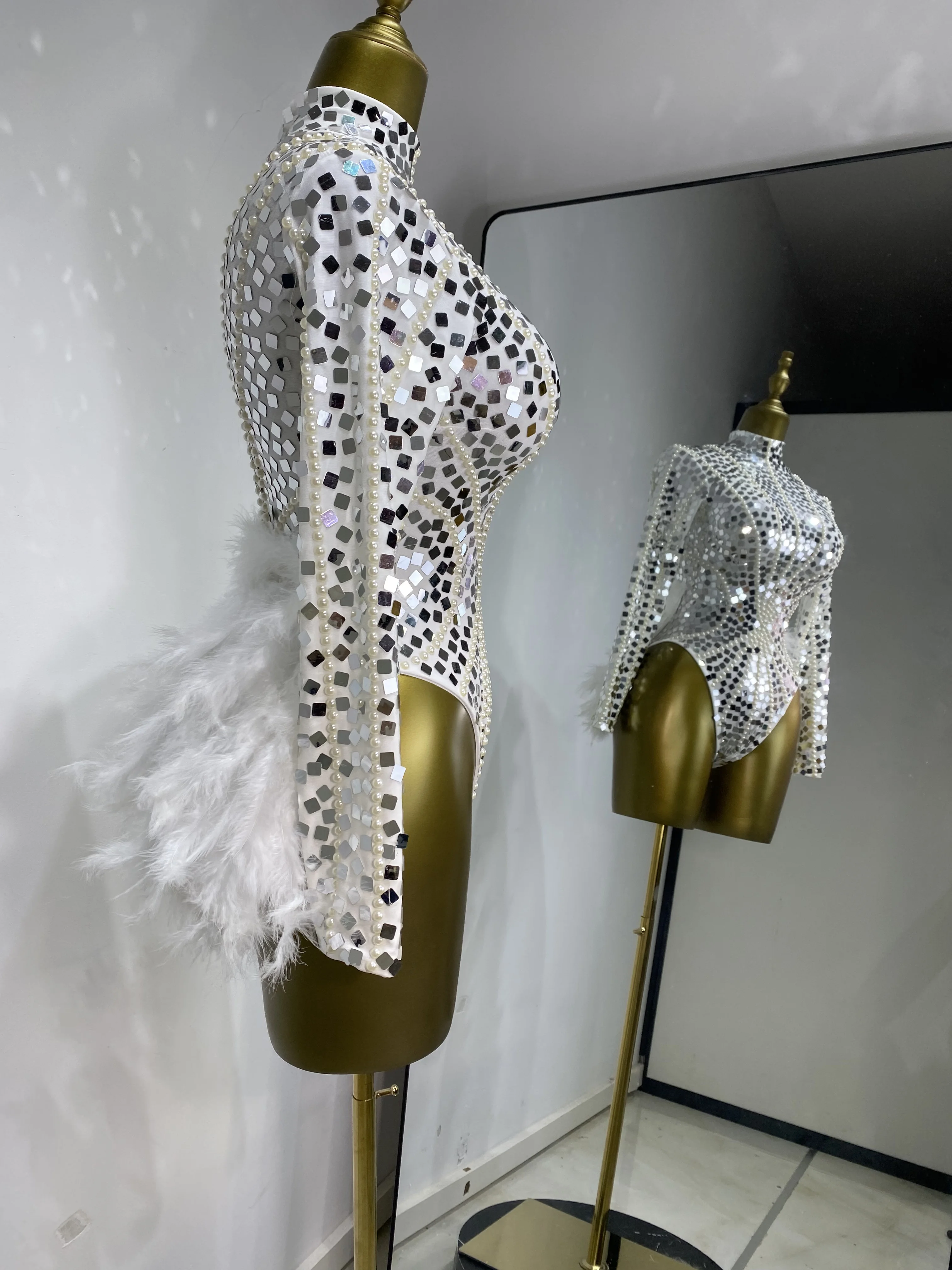 Funkelnder weißer Pailletten-Perlenfedern-Stretch-Body für Damen, sexy Nachtclub-Outfit, Performance, Tanz, Bühnenkostüme, Abendclub