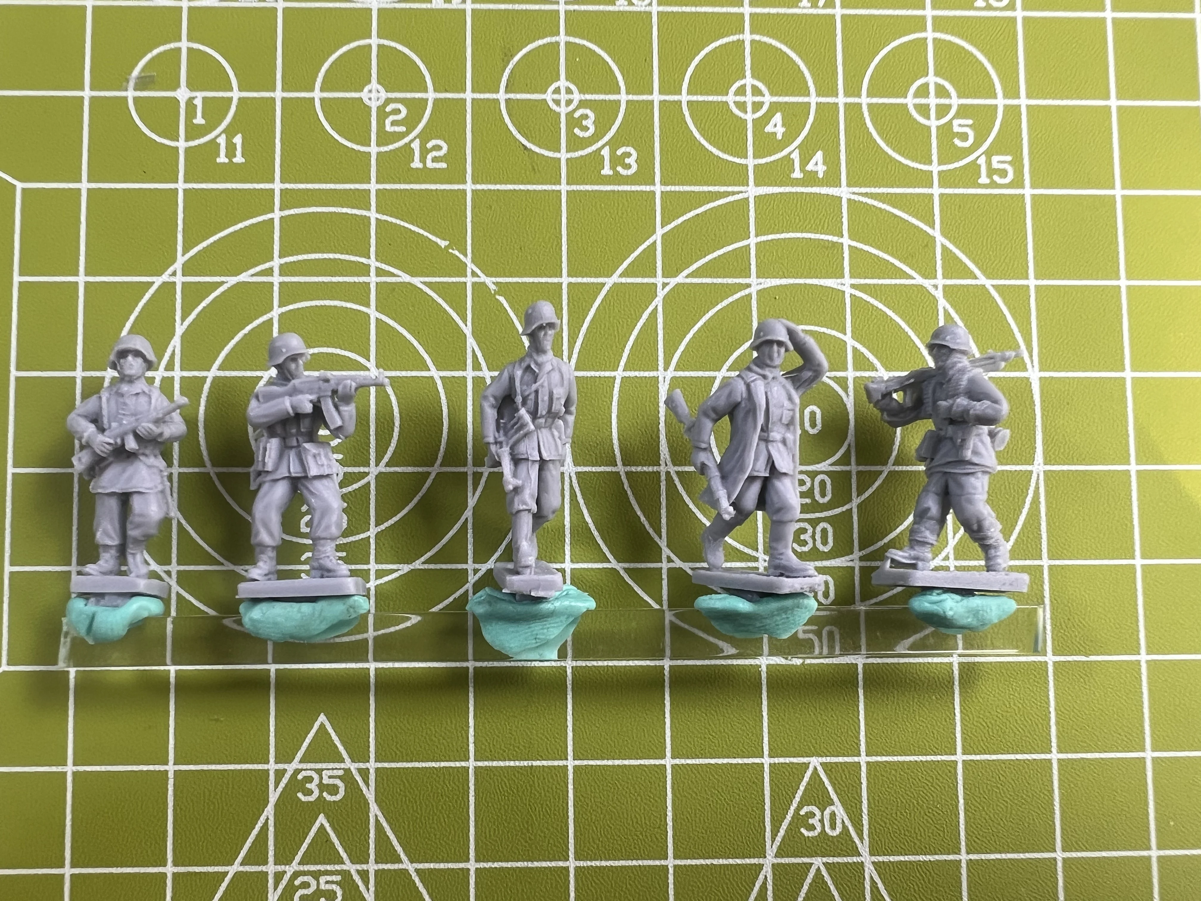 

Precision 1/72 Resin Model Kit GK, Model for 5 Guerrilla Soldiers, Unpainted