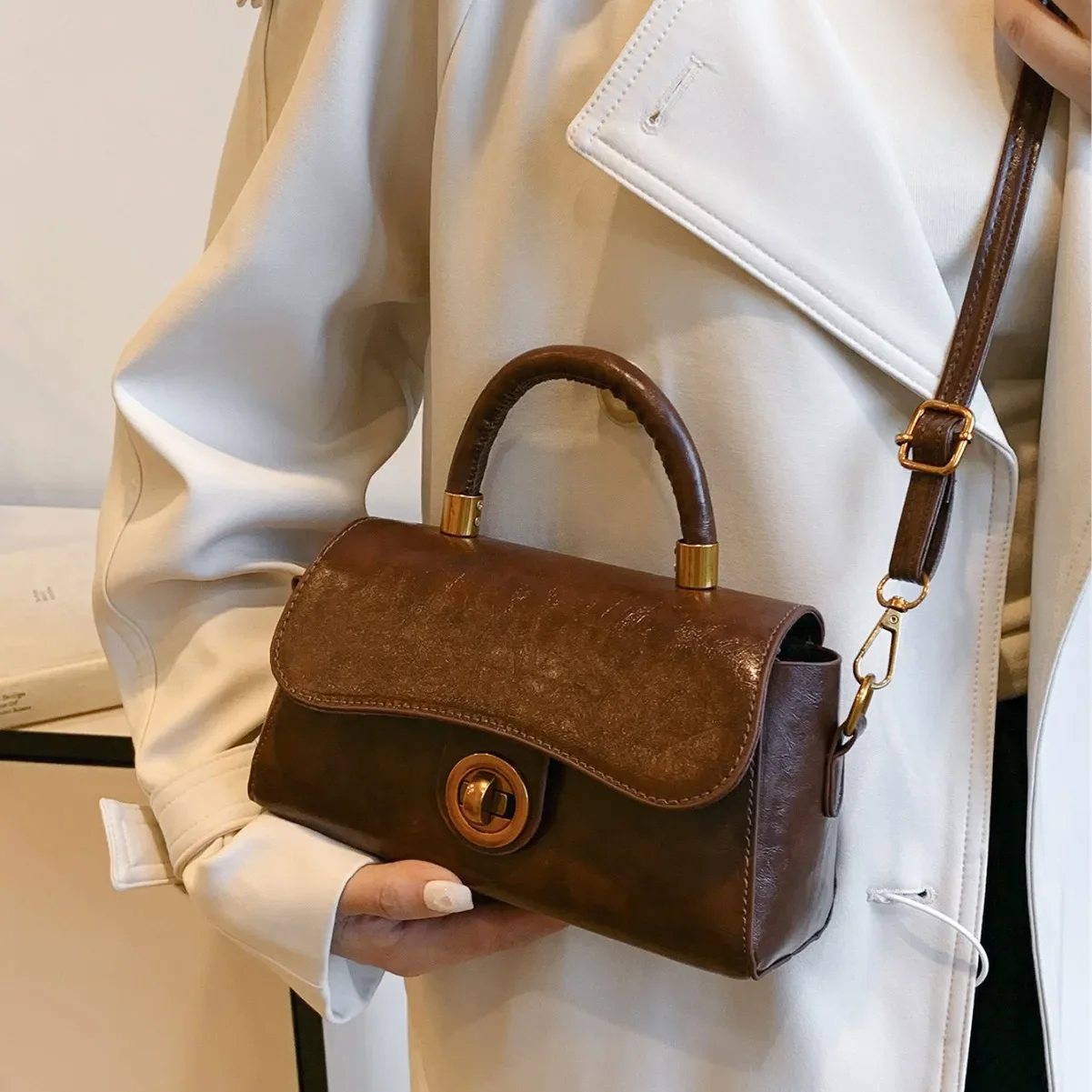 Autumn Winter Women's Commuter Handbag Hot Sale Of The Season New Fashion Retro Small Square Bag Versatile Multi-Function Single