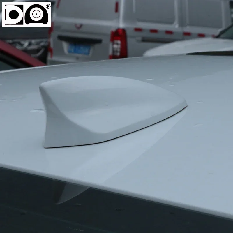 

Universal 5D Shark Fin Antenna Car Radio Aerials FM/AM Signal Receiver for Nissan Pulsar Cube Sentra Versa NV200 Note