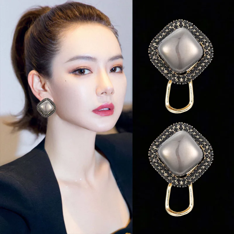 New Trendy Korean Black Resin Rhinestone Stud Earrings for Women Multicolor Geometric Square Acrylic Metal Earring Party Jewelry