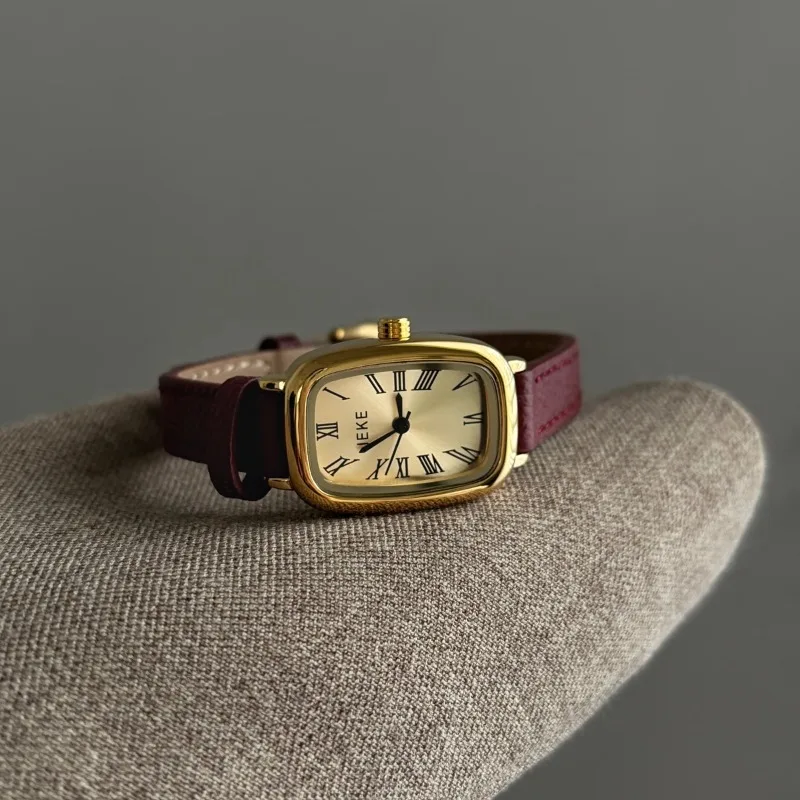 2025 Vintage Oval Gold Quartz Watch 3Bar Waterproof display picture 2