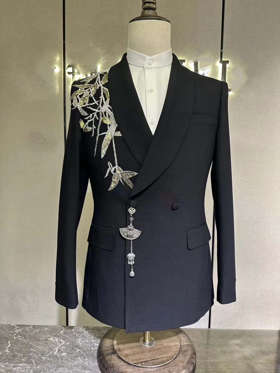 Custom Latest Design Formal Wedding Suit Men white Chinese Embroidery high-grade Blazer Party perform Fashion model runway coat