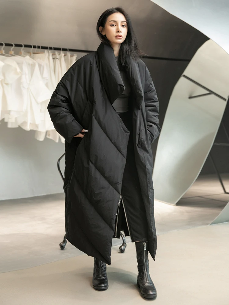 [EAM] Loose Fit Black Long Down Jacket New Stand Collar Long Sleeve Warm Women Parkas Fashion Tide Autumn Winter 2026 1DD1640