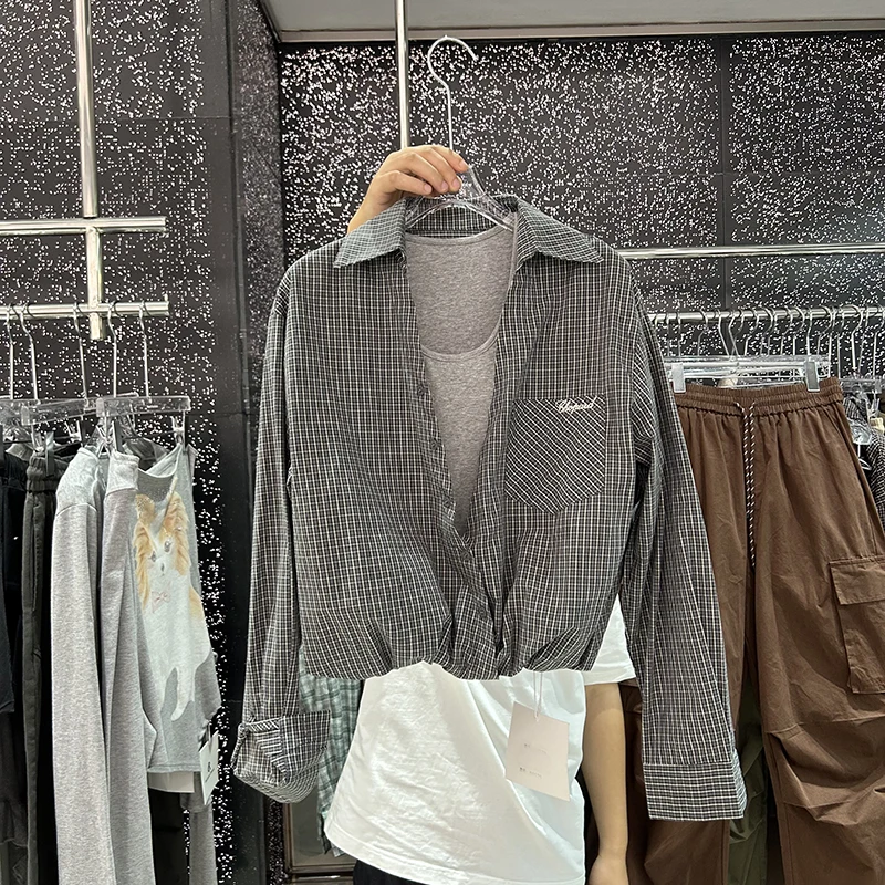 

Корейская рубашка свободного кроя с длинным рукавом, укороченная, дышащая, на пуговицах, с клетчатым узором, имитация двухслойности, эластичная.