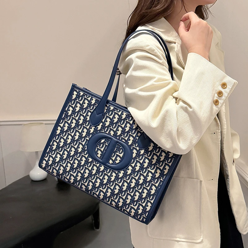 Torebka damska Couture Heritage, luksusowa, skórzana, w stylu vintage, wysokiej klasy.