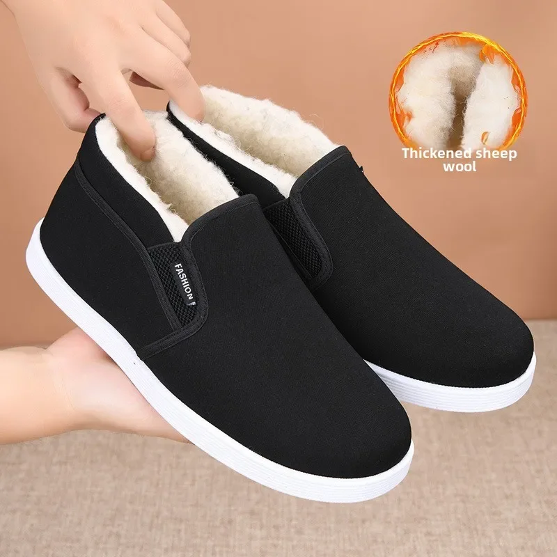 New autumn and winter sheep wool men's boots with thickened fleece for warmth, high top anti slip cotton shoes for men