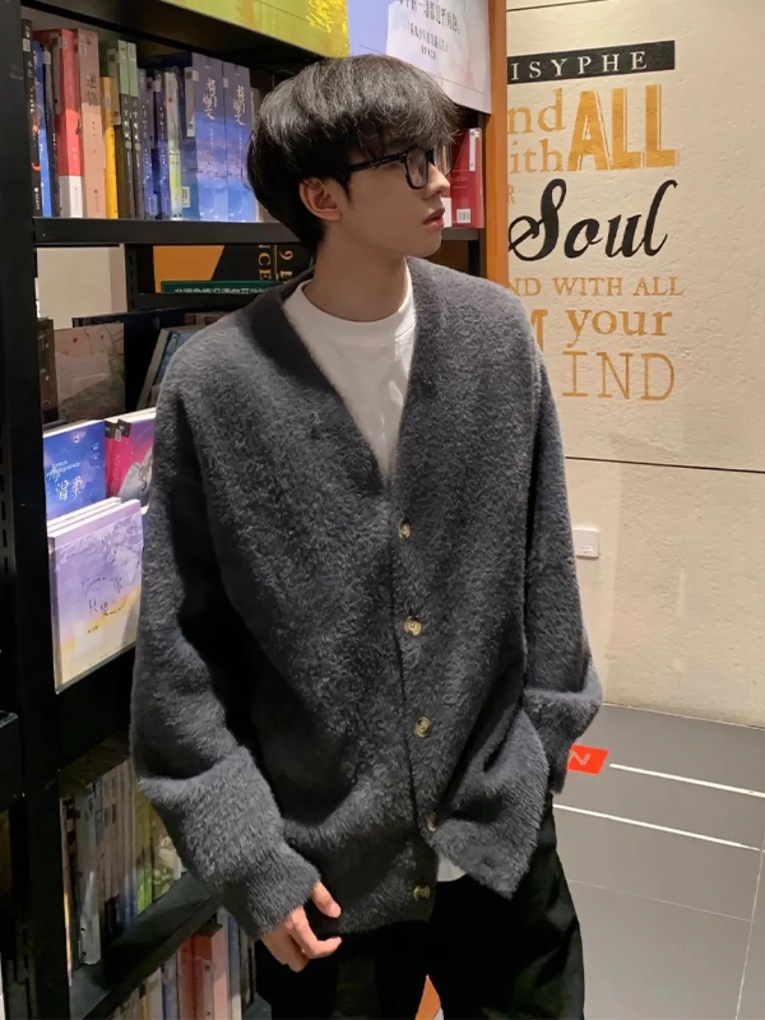 

Loose Fit Men's V-Ne Knitwear ort Sle Korean Sle Early Autumn Top Soft Camere Comfortable Breathable Long Sve