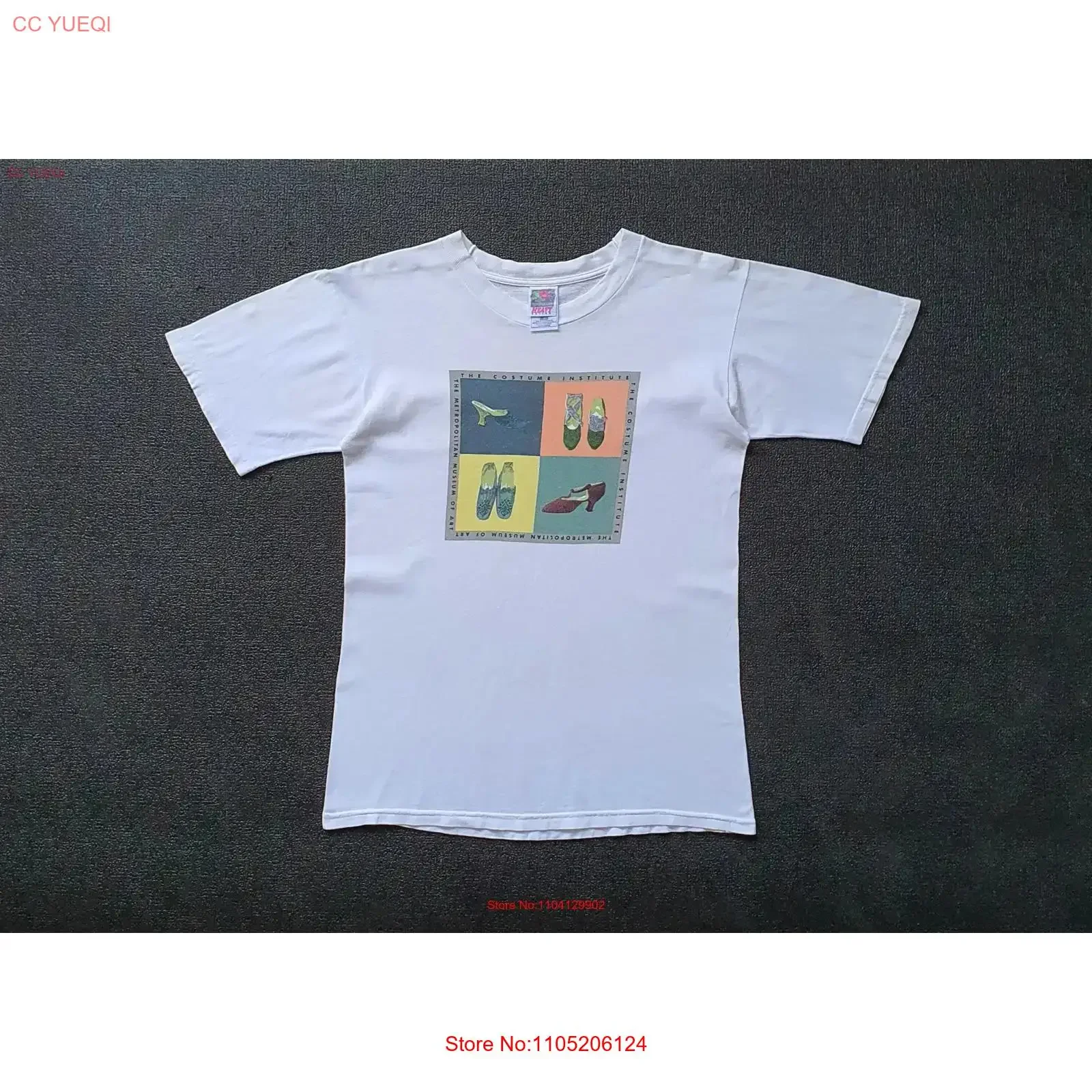 Vintage 90s Metropolitan Museo del Arte El Instituto de Disfraces Camiseta tamaño Pequeño 1990s Met New York Pop camiseta vintage Lavado