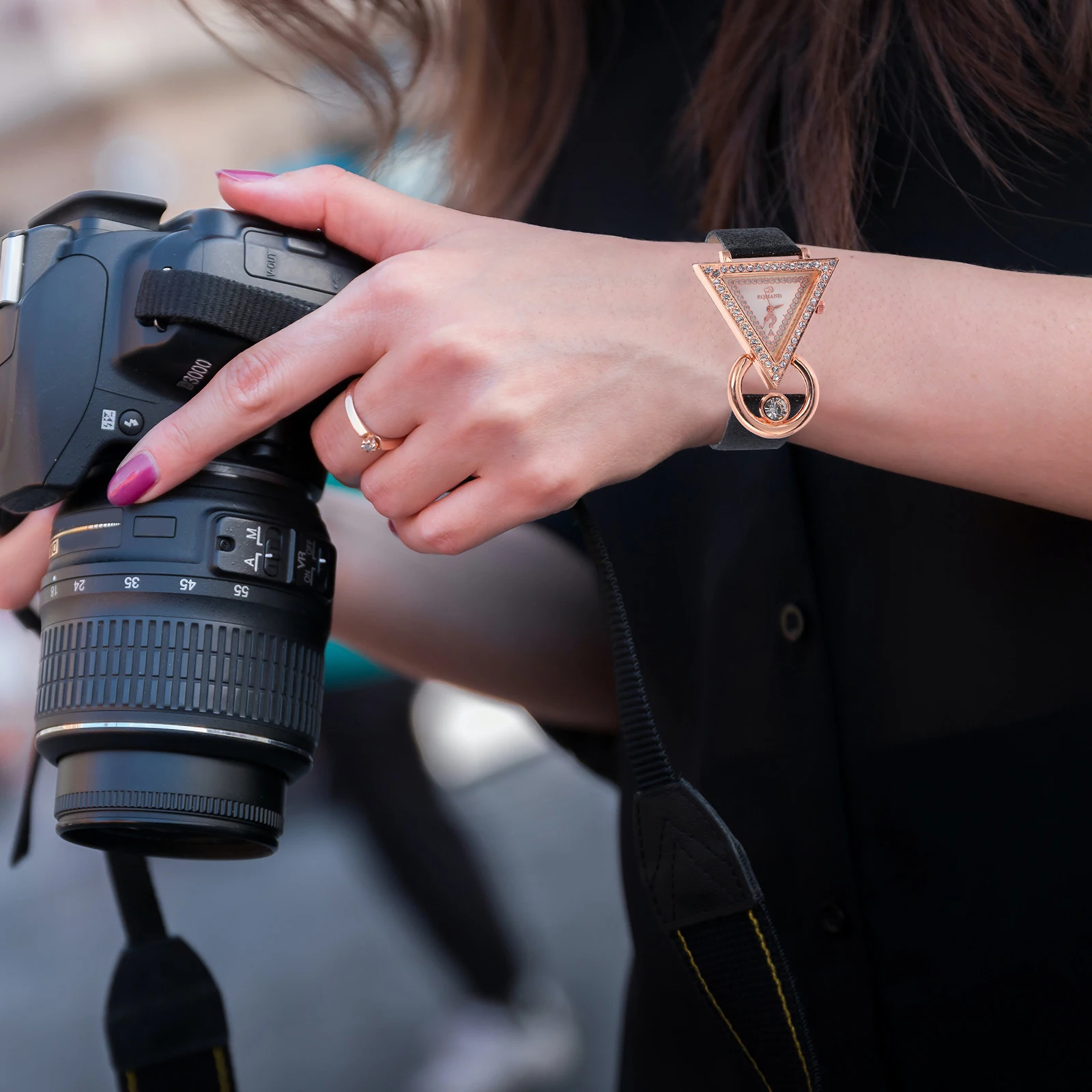 

Rhinestone Inlaid Watch Women Quartz Watches Triangle Shape Adjustable Strap Fashion Wristwatch Elegant Design Ordinary Glass