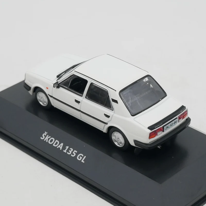 Ixo 1:43 Skoda 135 GL Diecas Automodell Metallspielzeugfahrzeug Legierung Sammlung Geschenke