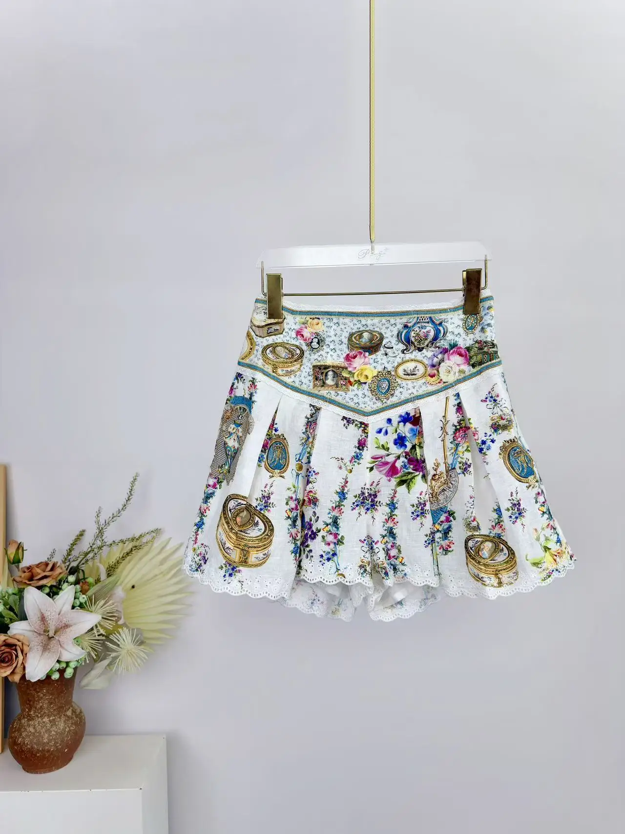 2026 Women Flower Print Set Crystal Beaded High Waist Linen Shorts + Ruffles Spliced Lantern Sleeve Silk and Cotton Shirt Suit - view 4