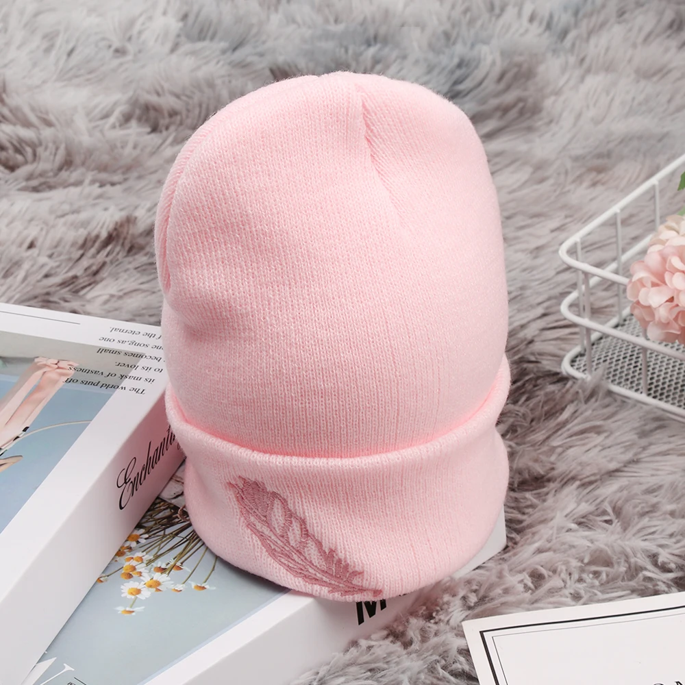 1PC Hot Sale Women\'s Cotton Beanies Hat Warm Snow Knitted Knit Hat High Quality Crochet Winter Feather Embroidery Leaf Knit Hat