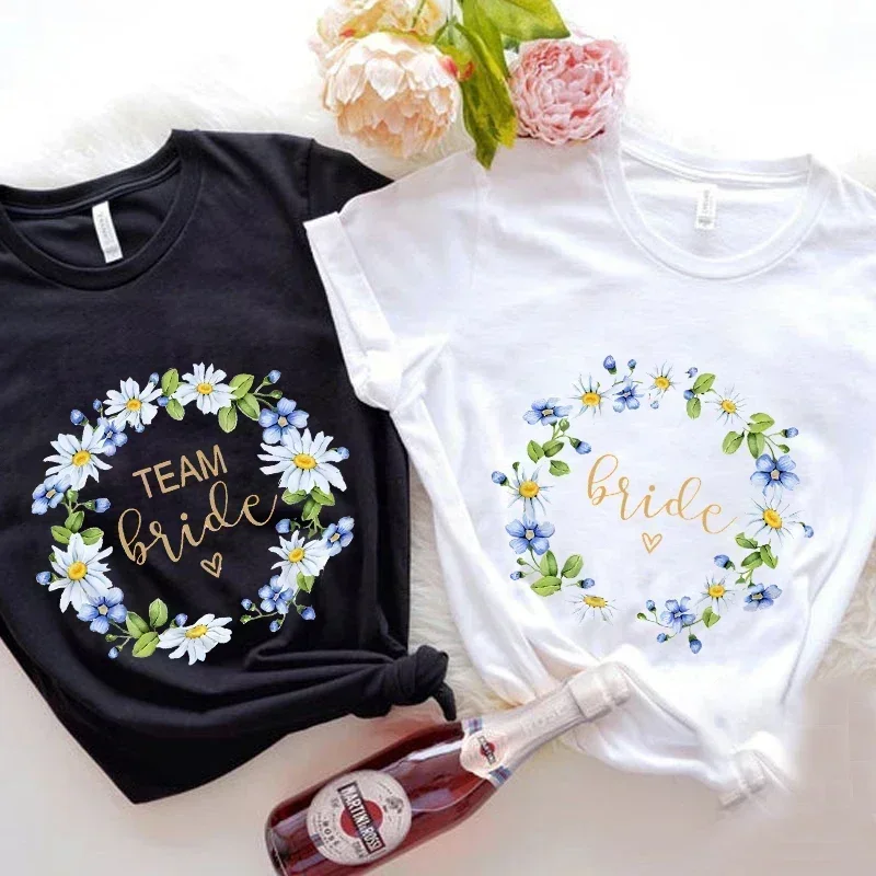 Friends Bridal Wedding Tops Team Bride Bridesmaid T-shirt Flower Graphic Bachelorette Hen Party T-shirt 2024 Summer Cotton Tops