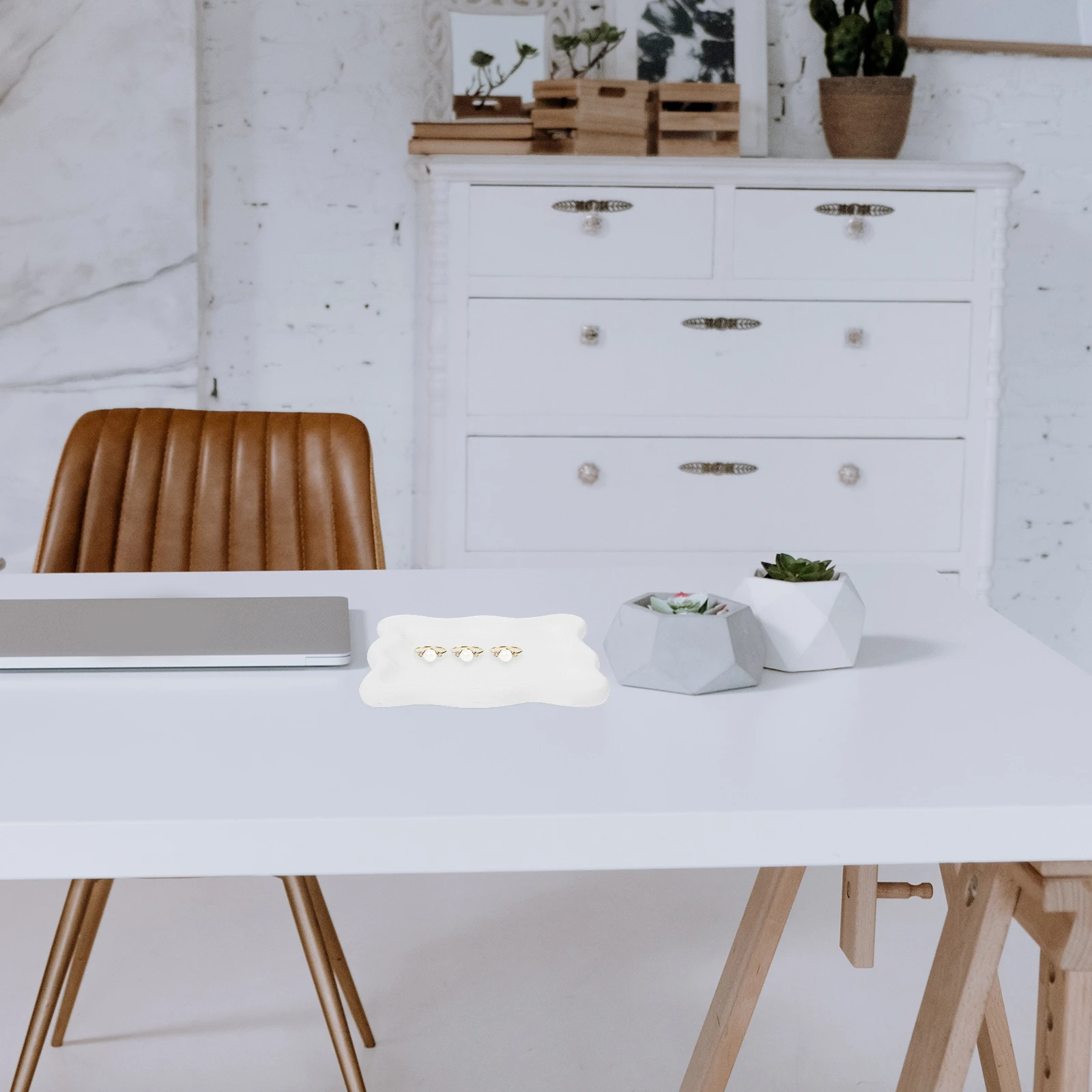 

Versatile Plaster Jewelry Display Tray Irregular Design Storage Dish for Necklace Ring Perfume Trinket Holder Bedroom Table