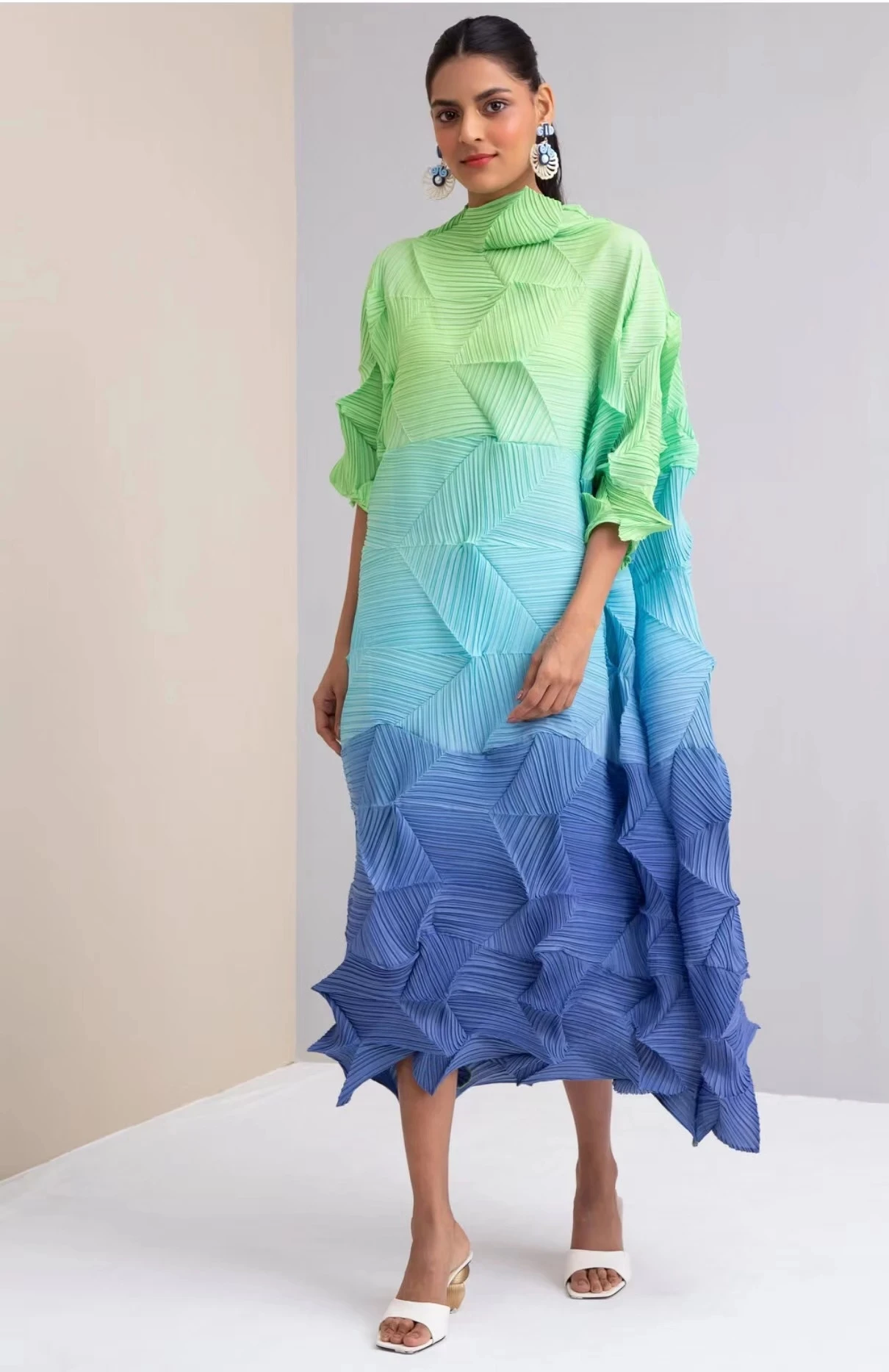 

2022 Miyake Pleated And Gradually Changing Dress Spring And Summer New Loose Slimming Style Long Women'S Fashion Dress Stock