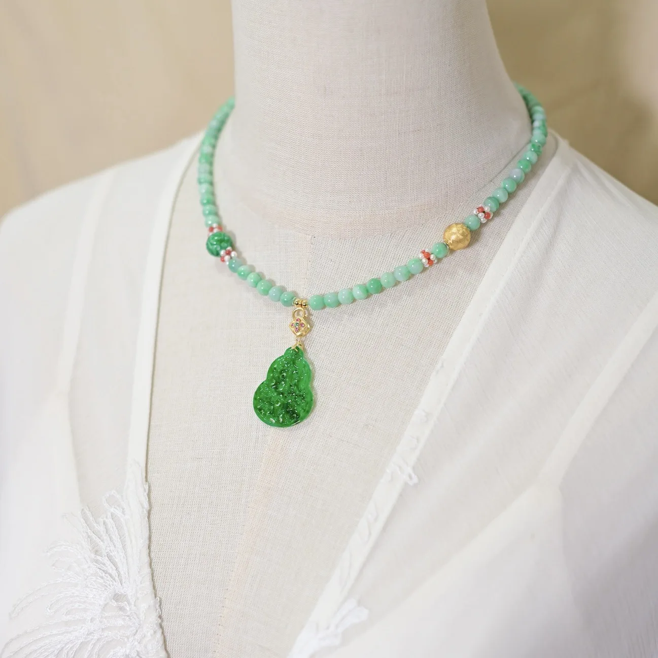 Natural A-grade Spicy Green Jadeite Necklace, Hollow Carved Gourd Pendant, 925 Silver Gilded, Jadeite Choker, Vintage Jewelry