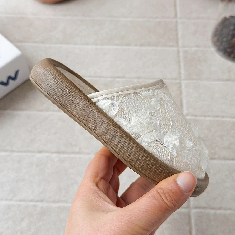 

2026 Girls Summer Lace Flower Sandals Petal Design Solid Color Half Sandals Soft Sole Summer Vacation Casual Shoes