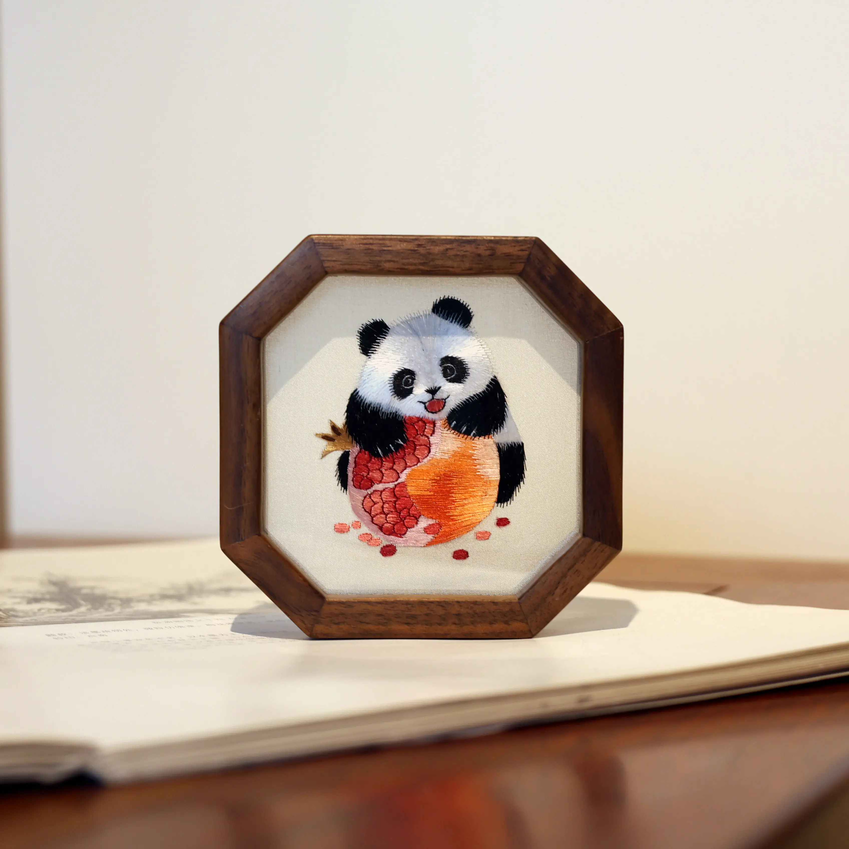Walnut Embroidery Small Ornaments Suzhou Double-Sided Desktop Creativity New Chinese Style Table Screen Gifts