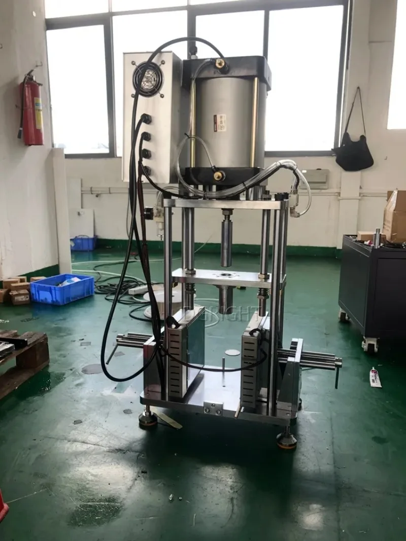 Laboratory Desktop Small Plastic PVC Injection Molding Machine With Mold Preheating Function
