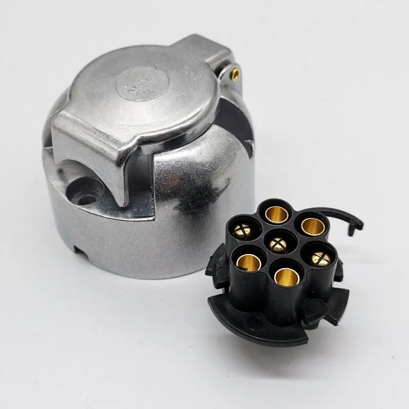 7-Pin Connector Trailer Socket Aluminium Alloy Towing 12V Round Adapter Truck Socket Car Accessories