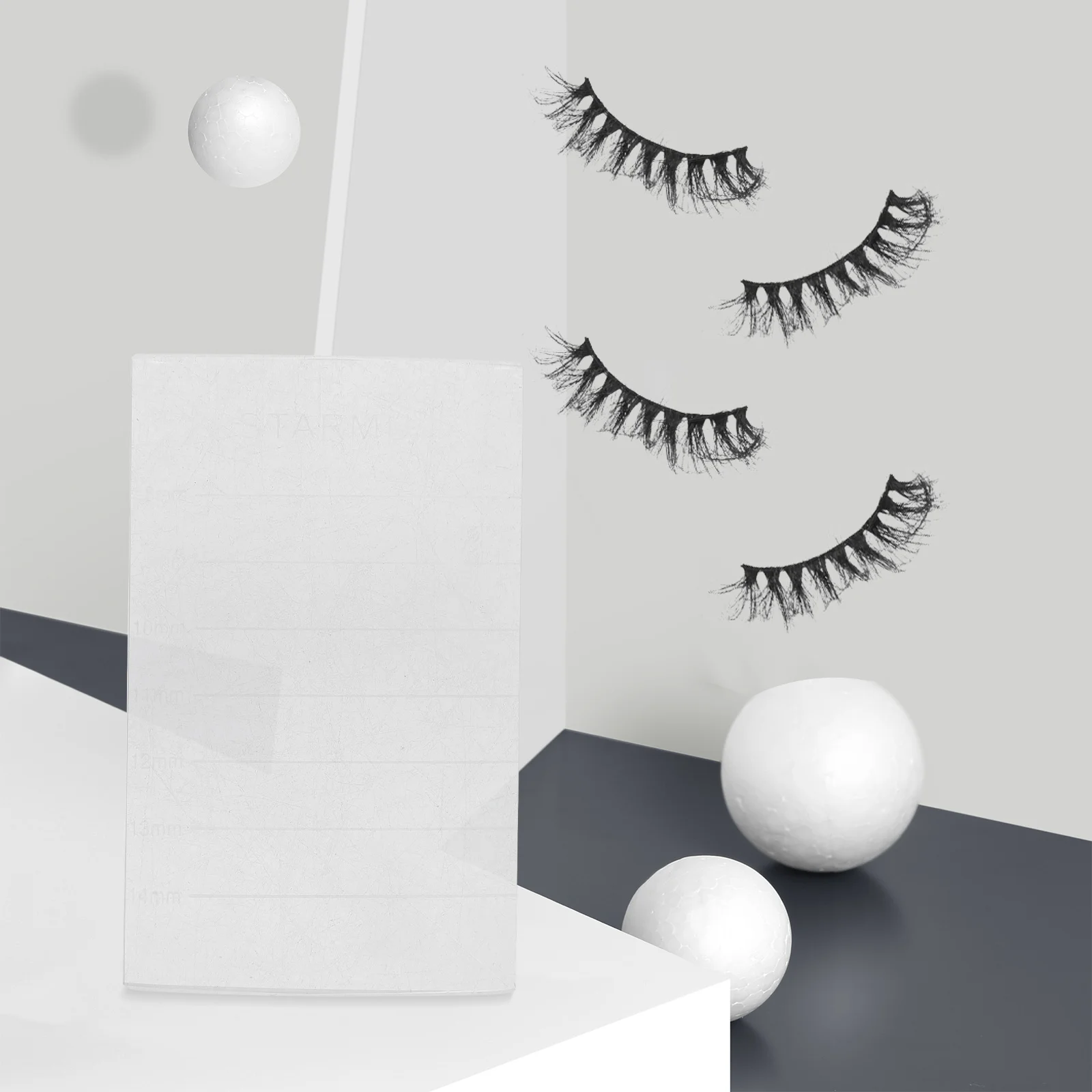 

Glass Eyelash Holder Transparent Large Curved Design Smooth Non-Porous Surface Eyelash Extension Pallet for Salon Use