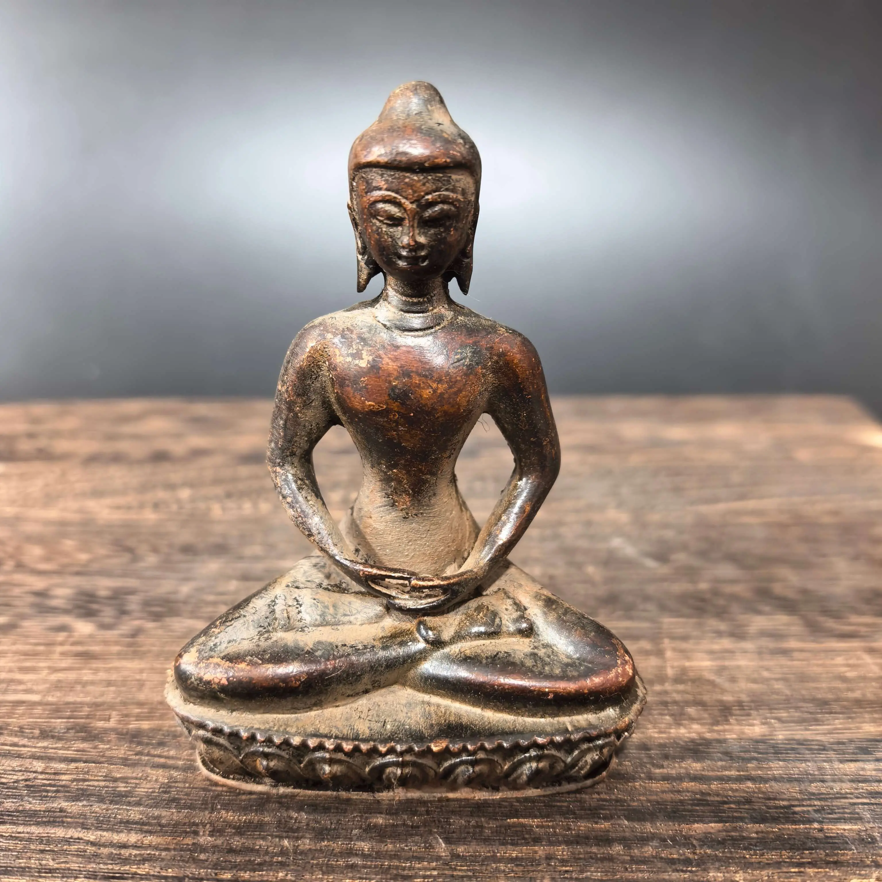 Antique pulp-coated alloy copper pharmacist Buddha Sakyamuni portable Buddha Medicine King Bodhisattva Nepal Tibetan worship orn