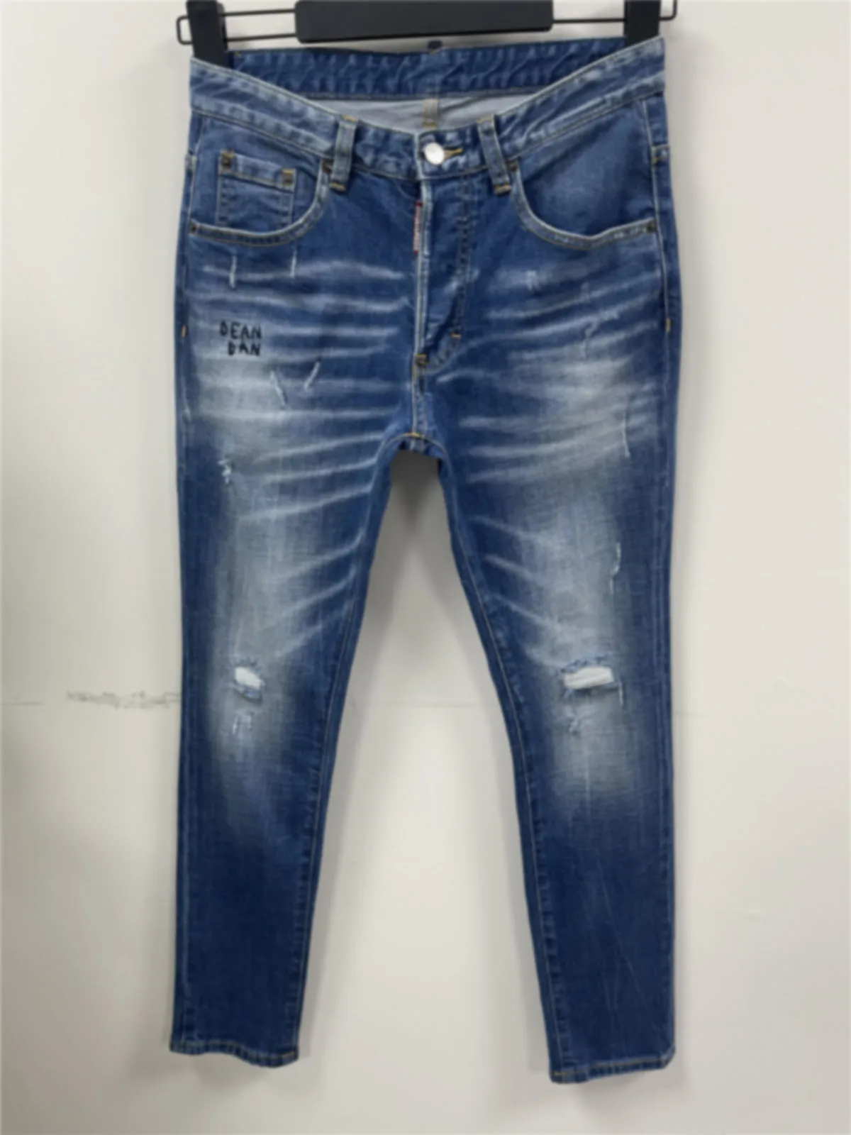 

2024 Spring/Summer New D2 Jeans Men's Water Washed, Scratched, Patched, Car Logo, Small Feet, Slim Fit, Blue