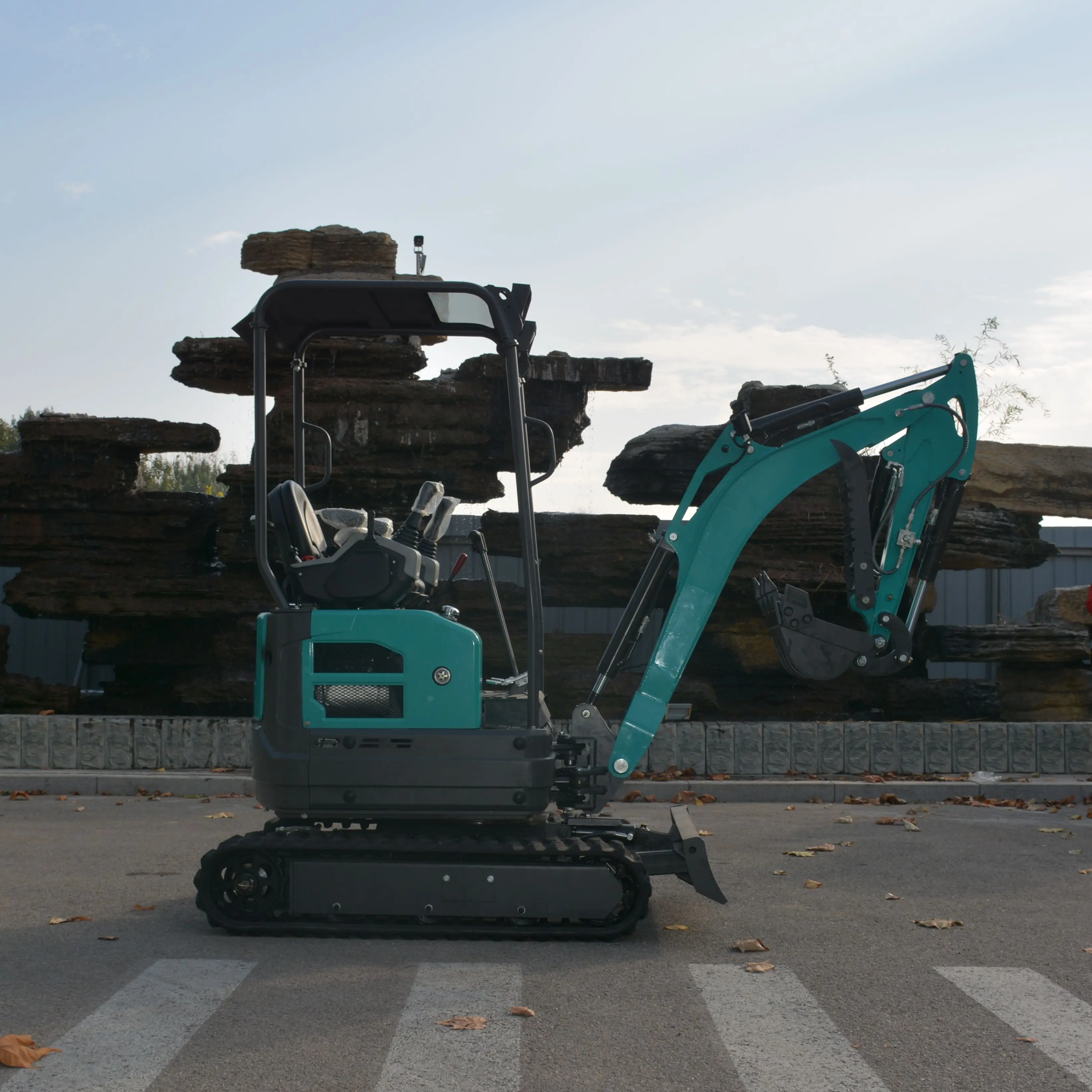 

1.8-ton Mini Excavator Kubota Engine Household Hydraulic Excavator Agricultural Crawler Diesel Excavator