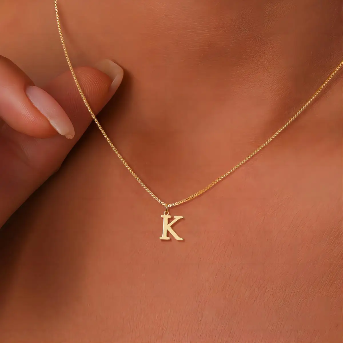 Simple new 26-letter pendant necklace Gold plated stylish everyday charm gift with ladies multifunctional collarbone necklace