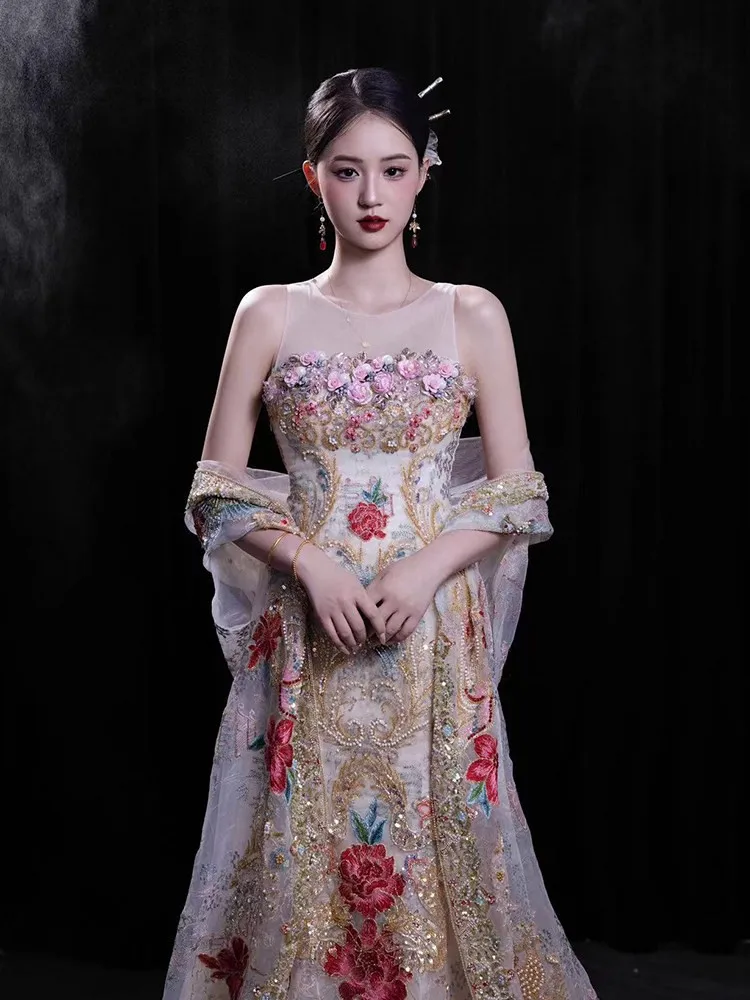 Three-dimensional embroidered wedding dress Chinese bride's morning gown fishtail skirt figure-hugging toasting for women