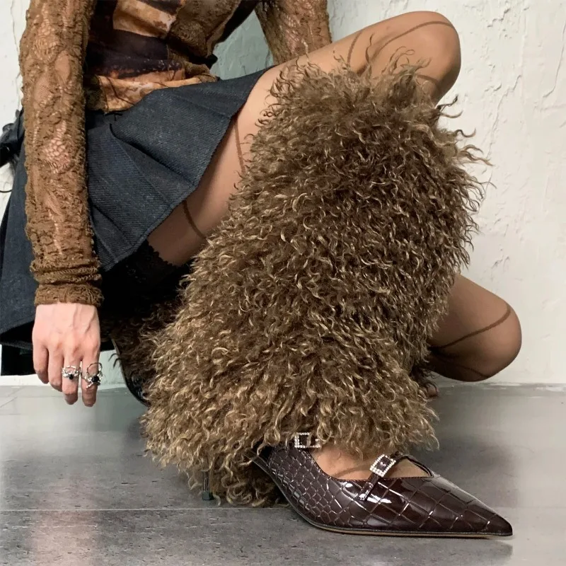 2026 Y2K خمر الأبيض البني فو الفراء جوارب السيقان شتاء دافئ فروي الأحذية جوارب موضة غامض أفخم الأحذية الأصفاد غطاء الجوارب