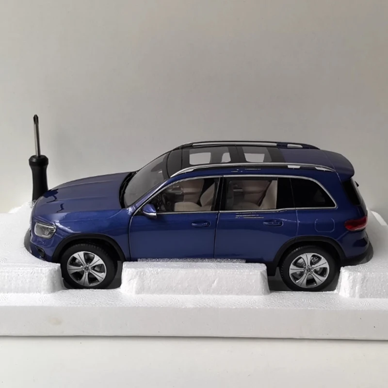 

Оригинальный масштаб 1:18 GLB, модель автомобиля из сплава, статическая коллекция, украшенные праздничные подарки, игрушки, сувенирный подарок