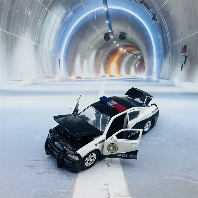 jada1:24 dodge police car alloy car model children's toys give boyfriend gifts boutique decoration children's toys
