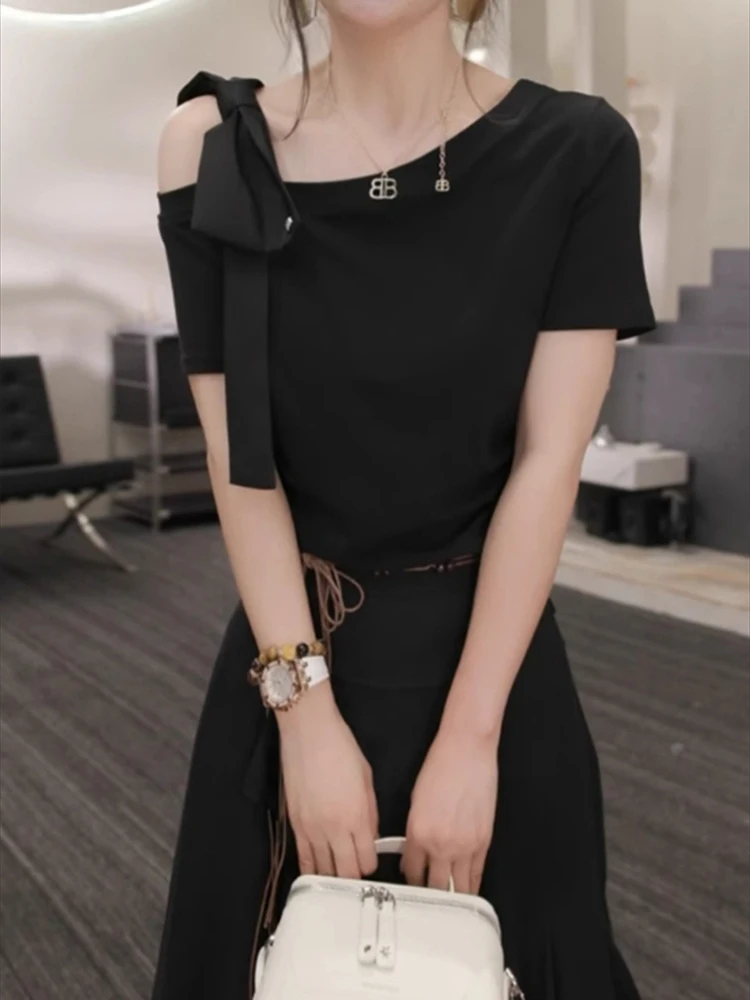 Large size premium red short sleeved T-shirt women in summer 2025 new slimming one line off shoulder top popular T-shirt