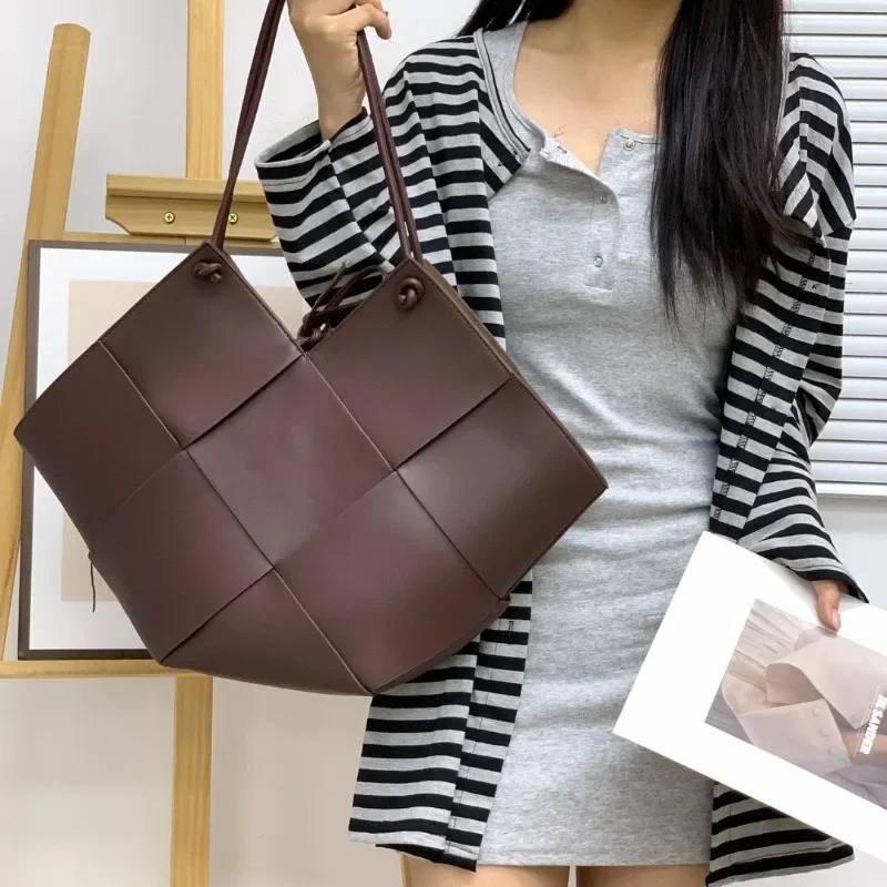 

2024 New Autumn and Winter Genuine Leather Shoulder Underarm Women's Bag Simple and Western Style Women's Handbag