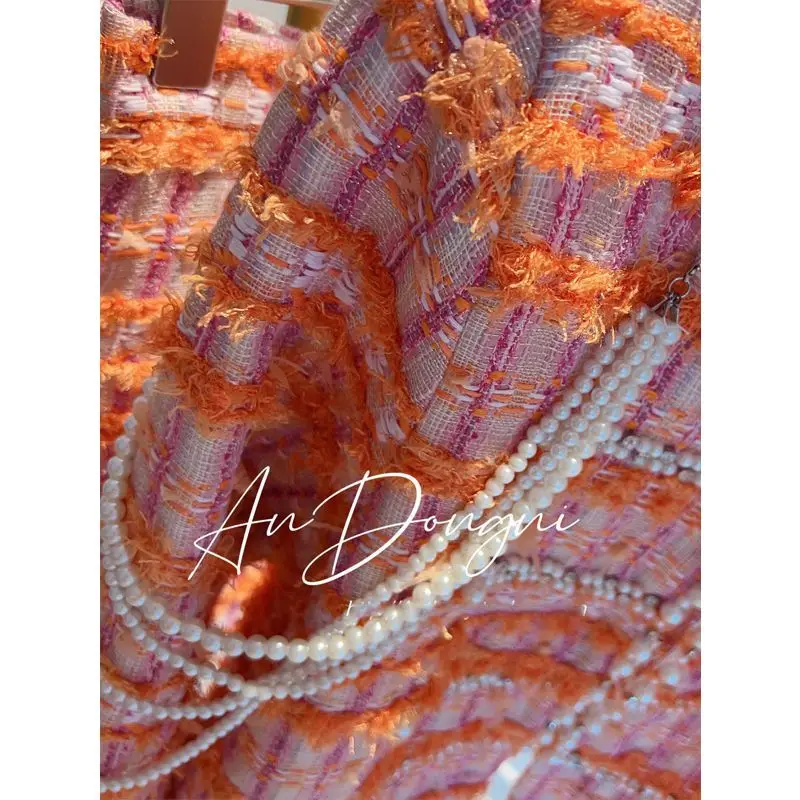 طقم بدلة تويد فاخر للسيدات أنيق بسلسلة من اللؤلؤ سترة قصيرة مطرزة + تنورة صغيرة نحيفة منقوشة مكونة من قطعتين