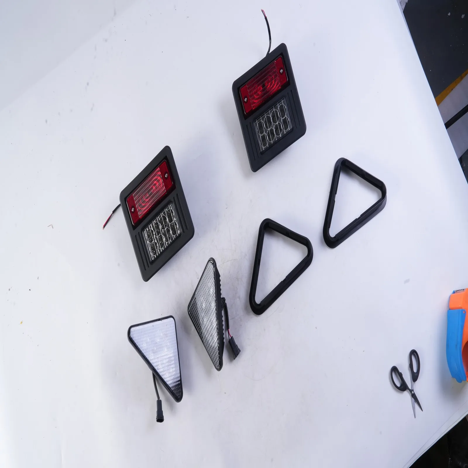 

2 шт. левый и правый передний фонарь и комплект задних фонарей из 2 шт. для Bobcat S150 S175 S185 S205 S220 S250 S300