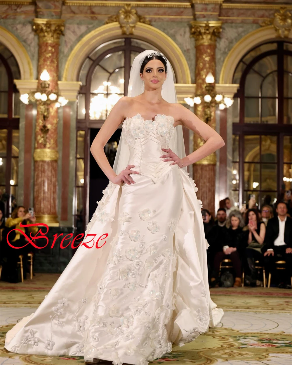 

Customized Elegant White Satin Wedding Dresses Simple Strapless Appliques Bridal Gowns Chapel Train Backless Mermaid Dress