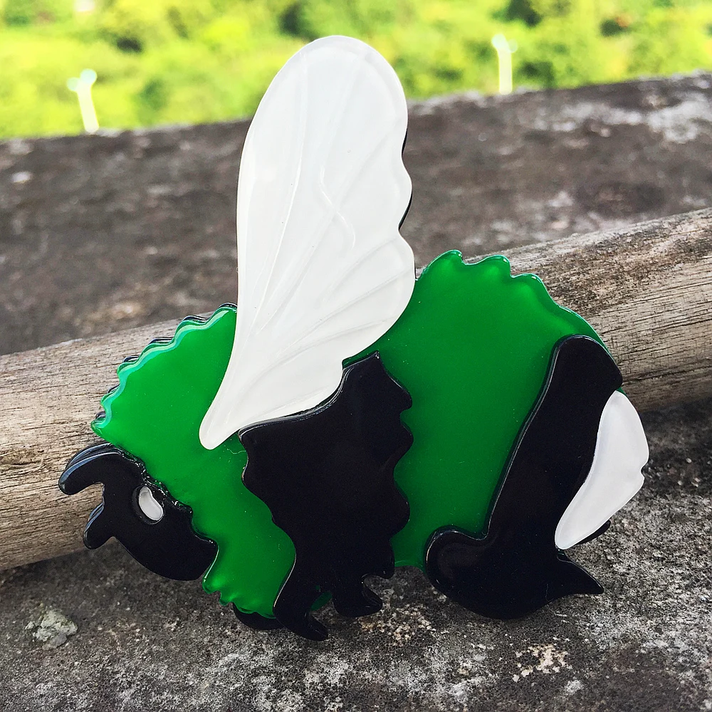 FishSheep Lovely Acrylic Big Hornet Bumblebee Brooches for Women Vintage Resin Cartoon Insects Brooch Clothes Party Gifts