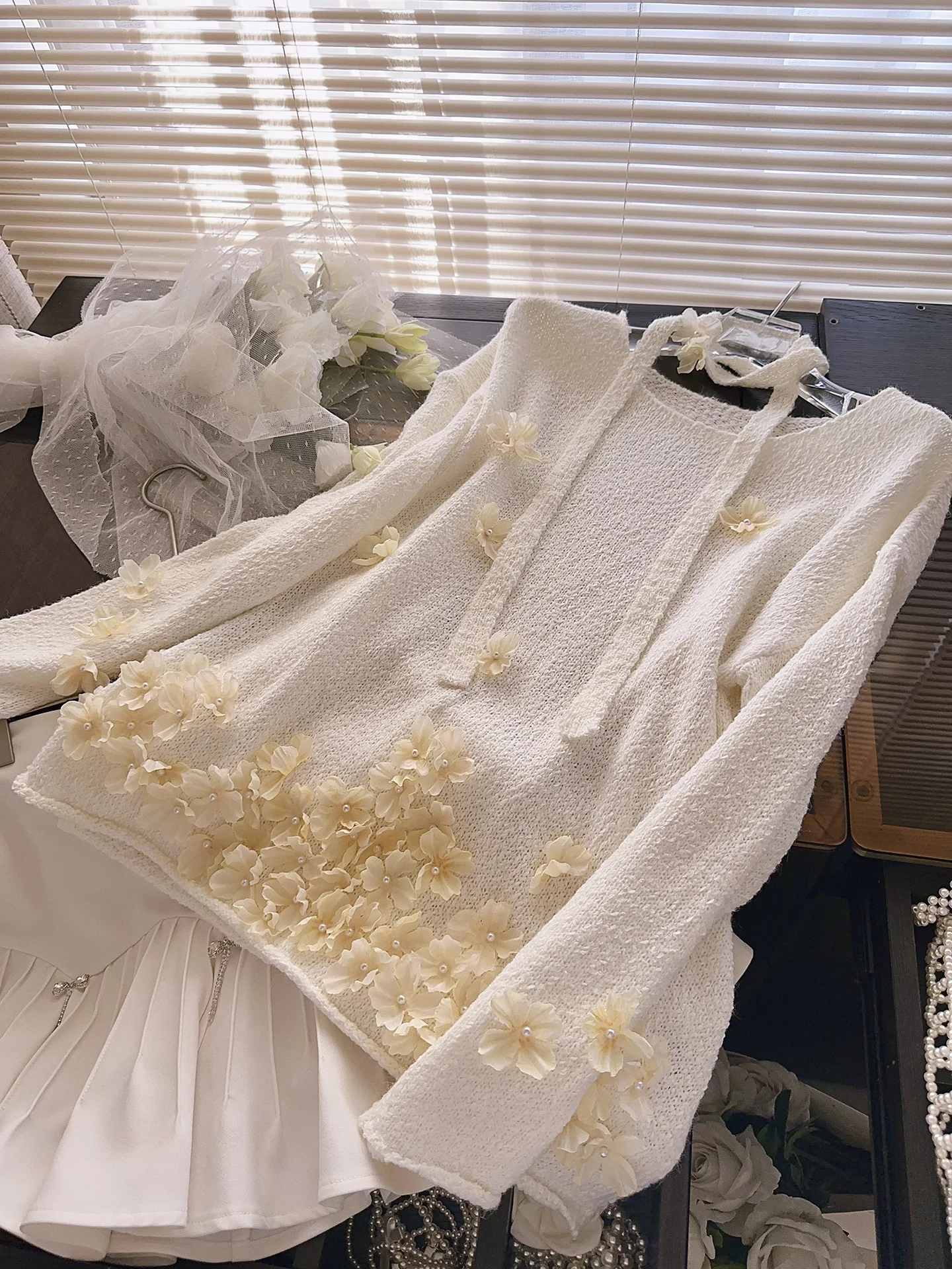 

Корейский вязаный свитер-худи с 3D-цветами и бусинами, круглый вырез, длинный рукав, женский, осенне-зимний, новинка