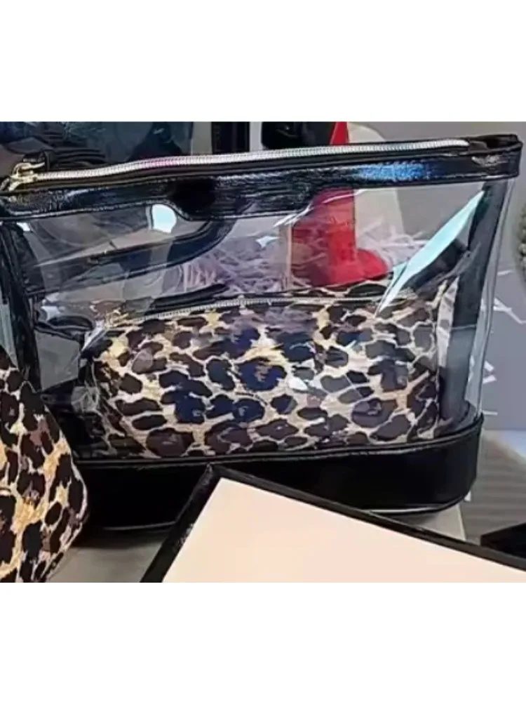 Sac fourre-tout et trousse de toilette en PVC transparent bleu Marcus avec sac intérieur pour femmes